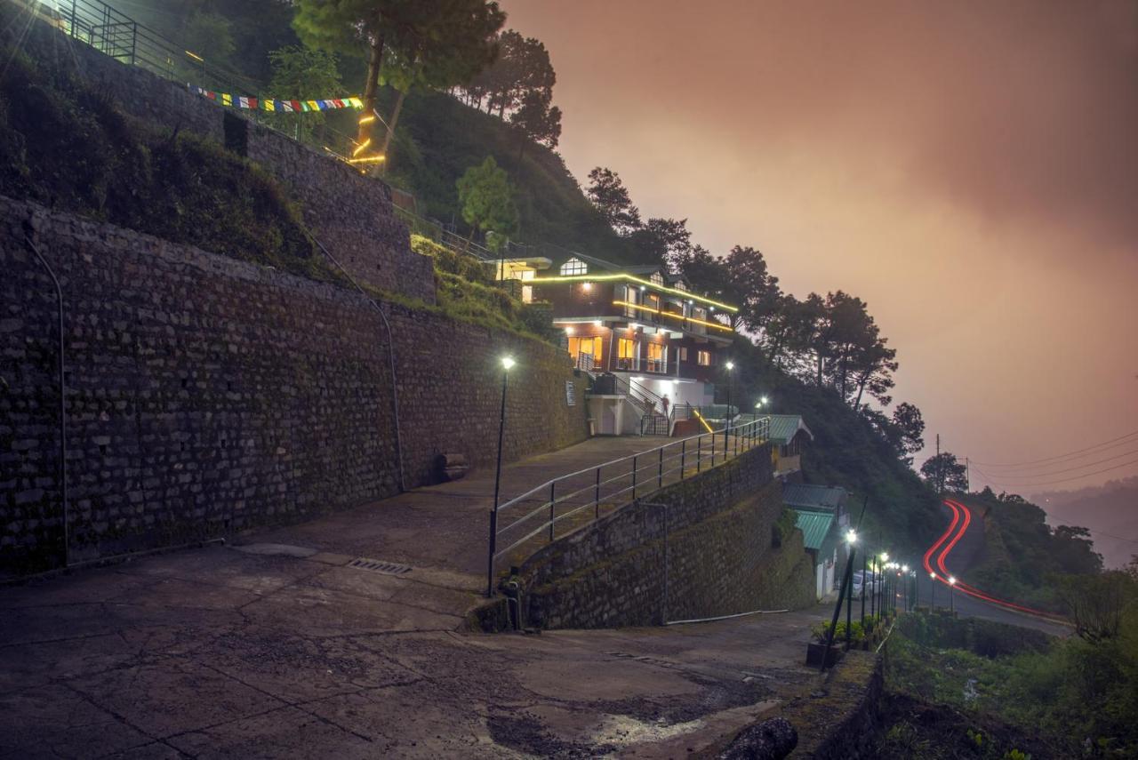 Safarmaina Resort Kasauli Exterior photo