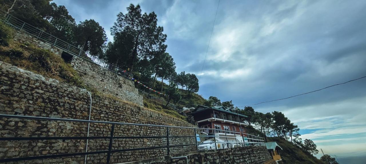 Safarmaina Resort Kasauli Exterior photo