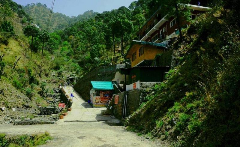 Safarmaina Resort Kasauli Exterior photo